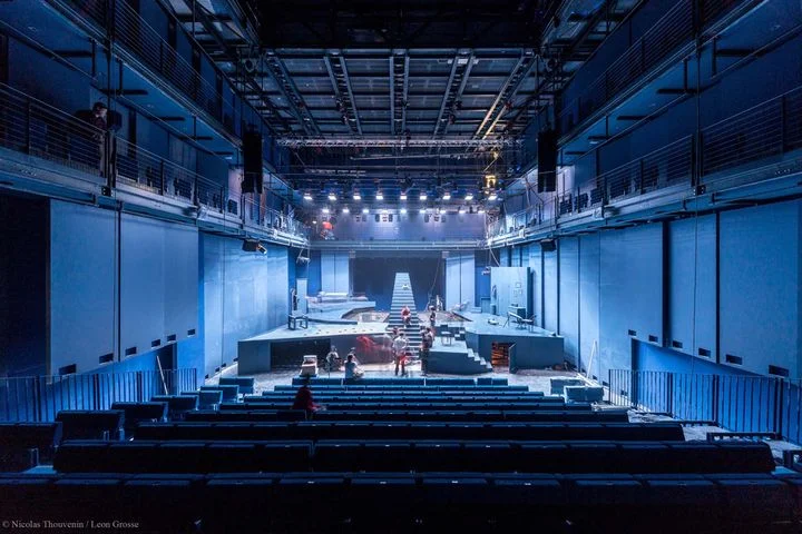 Фрагмент интерьера. Театр La Scala, Париж. В оформлении использован оттенок Bleu Scala C81, коллекция Ciel, Argile.