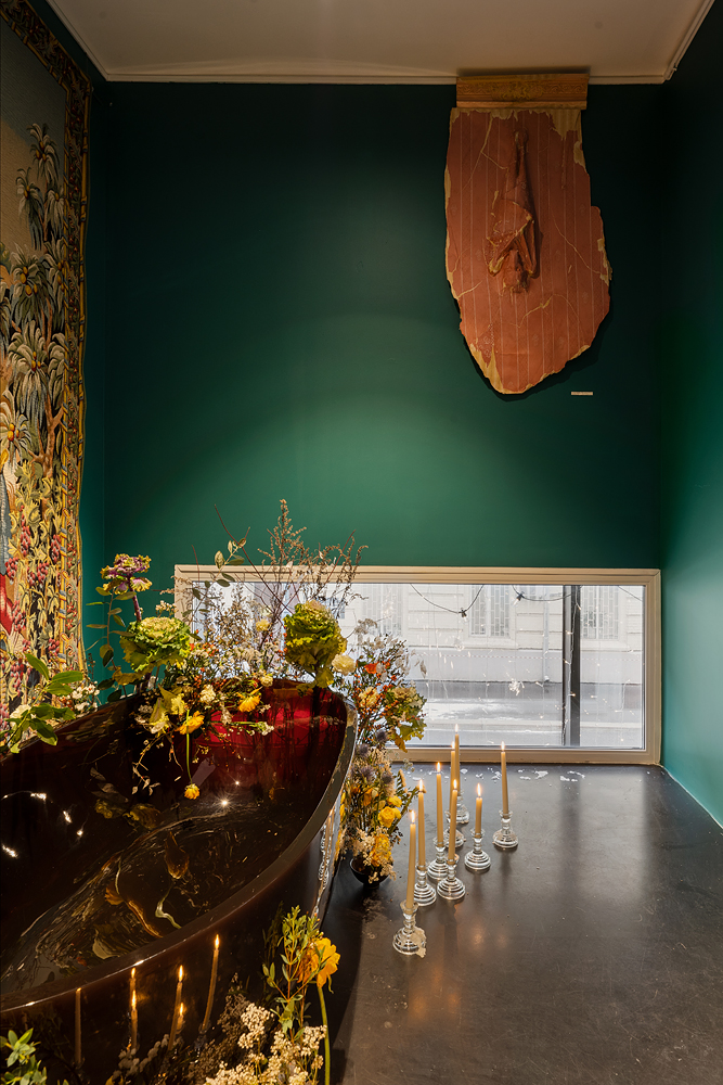 Фрагмент экспозиции выставки «Парижская квартира». На стенах: краска Green Verditer LG92, Little Greene.